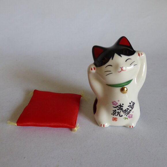 VINTAGE NEW JAPANESE JAPAN 3.25” MANEKI NEKO PORCELAIN FIGURINE - Picture 5 of 12
